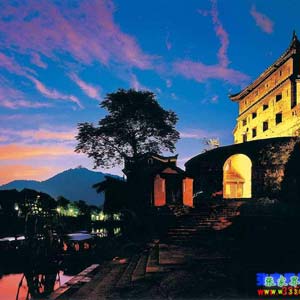 喜樂L線：天門山、張家界、袁家界、猛洞河、鳳凰古城超經(jīng)典五日游