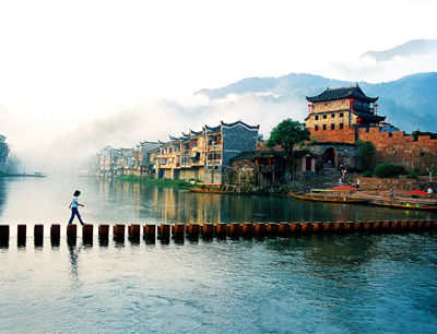 長(zhǎng)沙往返A(chǔ)9線：鳳凰古城、德夯苗寨、矮寨吊索橋品質(zhì)純玩兩日游